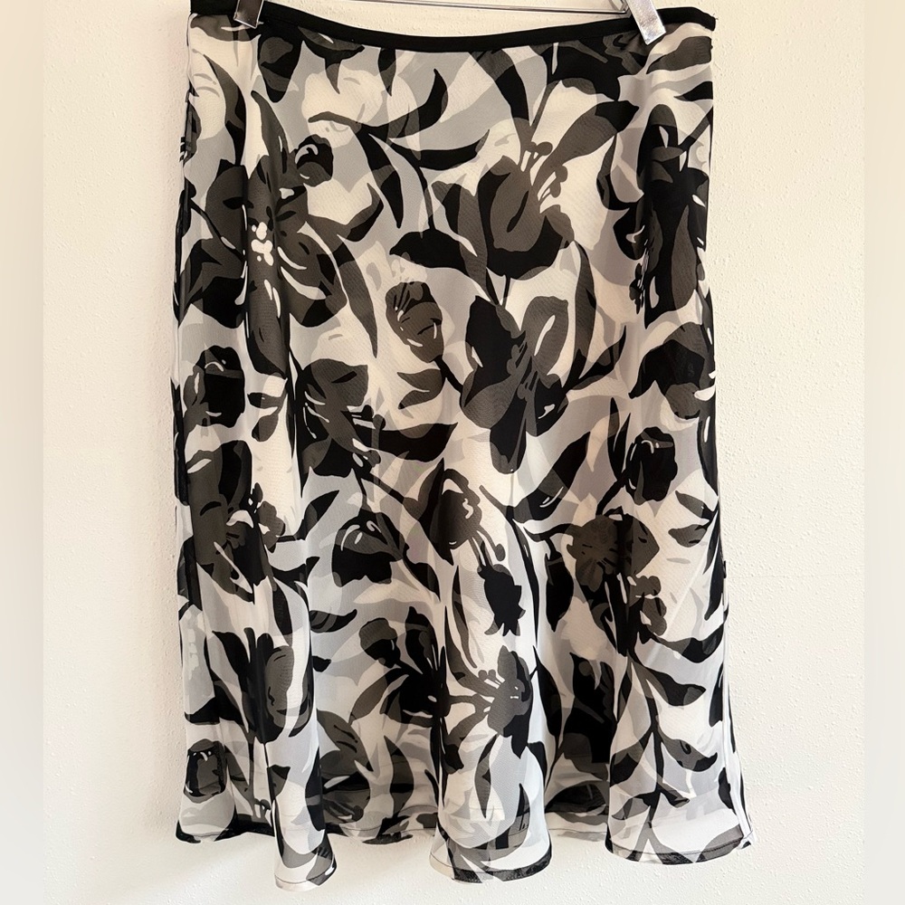 Geoffrey Beene Black White Floral Midi Skirt Size 10 Layered Flowy